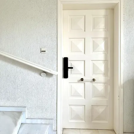Glyfada Grand Apartment