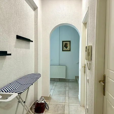 Glyfada Grand Apartment Athens