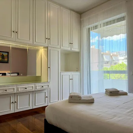 Glyfada Grand Apartment *